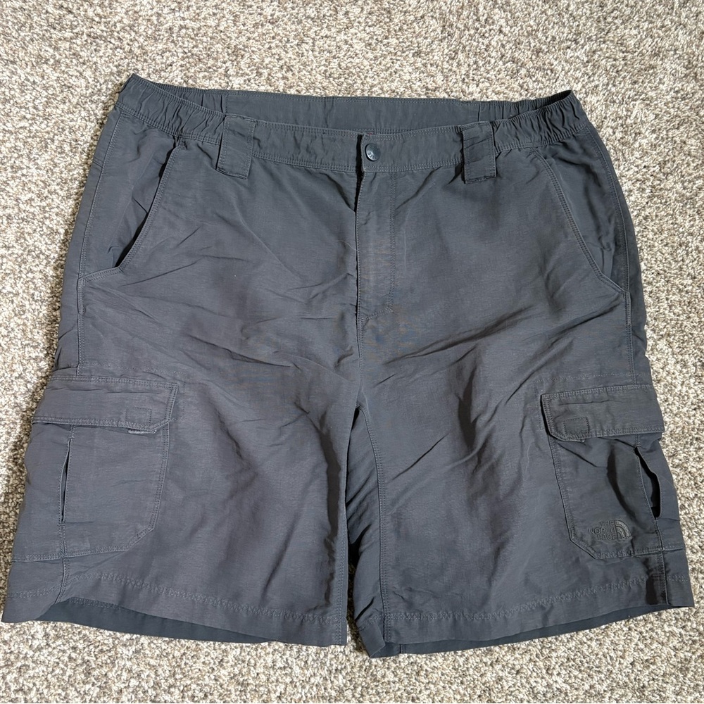 The North Face Cargo Shorts Dark Gray Elastic Waist Size Large Pit